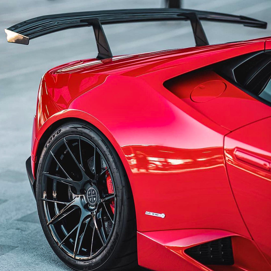 Front view of the RSC Carbon Fiber Wing for Huracan LP610 an LP580